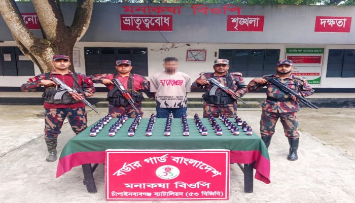সীমান্তে ৫৩ বিজিবির অভিযানে এস্কাফ সিরাপসহ যুবক আটক