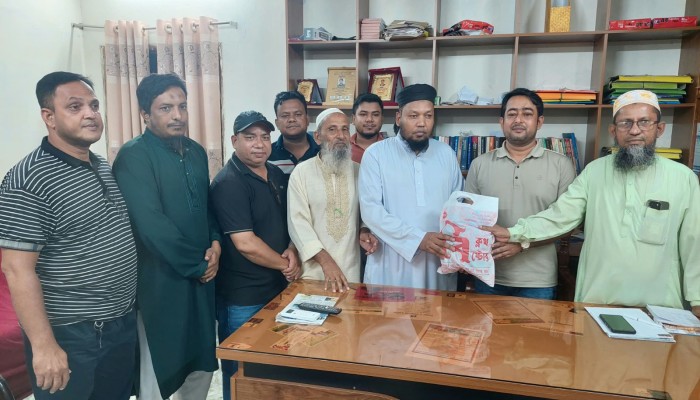 শিবগঞ্জে মাদ্রাসা শিক্ষার্থীদের মাঝে টুপি বিতরণ করল প্রগতি কল্যাণ সংস্থা