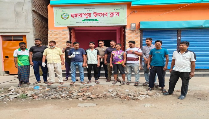 হুজরাপুর উৎসব ক্লাবের উদ্যোগে ডেঙ্গু প্রতিরোধে মশক নিধন কার্যক্রম পরিচালিত