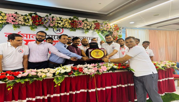 জমকালো আয়োজনের মধ্যে দিয়ে বর্তমান সময়ের বাংলাদেশ’ পত্রিকার প্রথম প্রতিষ্ঠাবার্ষিকী উদযাপন