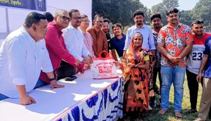 ঠাকুরগাঁওয়ে ৫ টাকায় পূজার বাজার, দুই শতাধিক পরিবারের মুখে হাসি ফোটাল ‘সহায়’