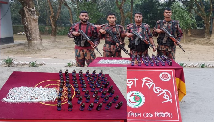 শিবগঞ্জ সীমান্তে ৫৯ বিজিবি’র অভিযান বিপুল পরিমাণ ভারতীয় মাদক জব্দ