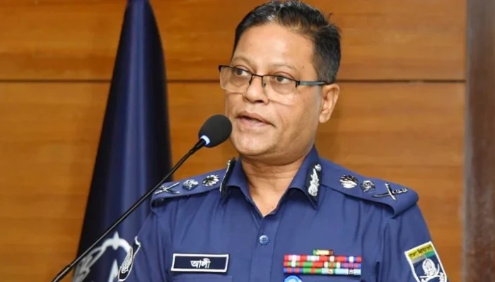 সরতেই হচ্ছে পুলিশ প্রধানকে