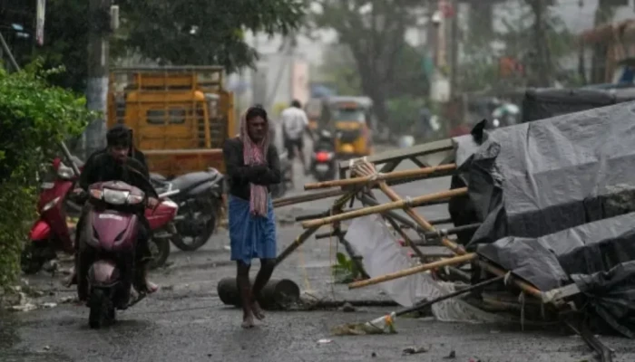 ঘূর্ণিঝড় অর্ণবের তাণ্ডবে লন্ডভন্ড ভারত